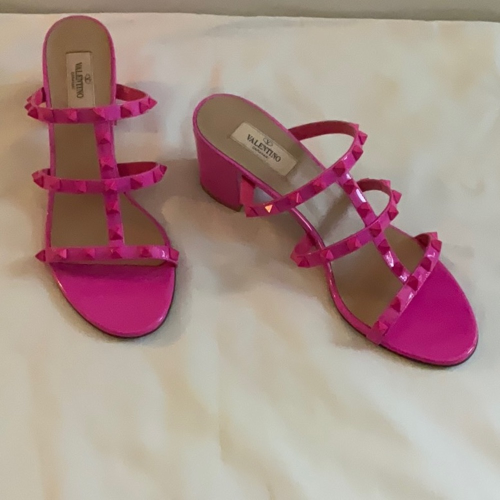 Valentino Garavani Pink Rockstud Triple-Strap Flat Sandals - Picture 2 of 5